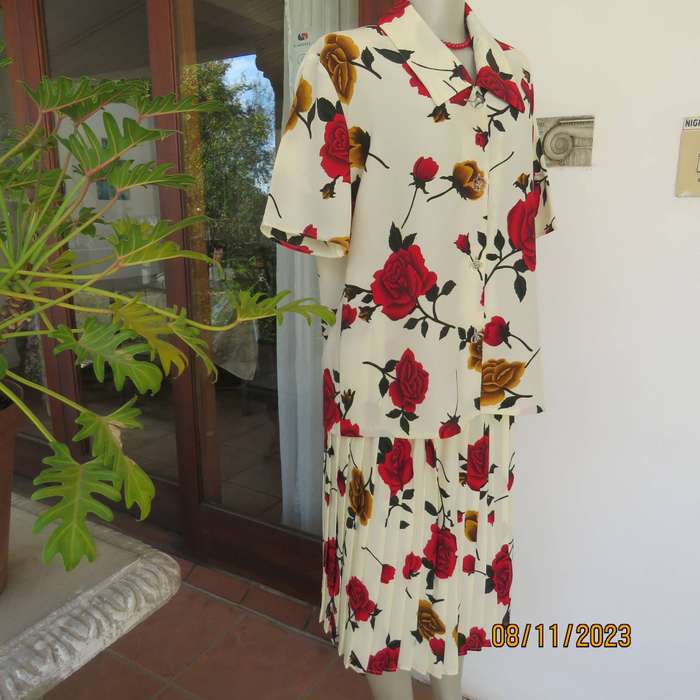 Rich cream with bold red-gold rose print 2 pc outfit size 42. Permanent pleated skirt.