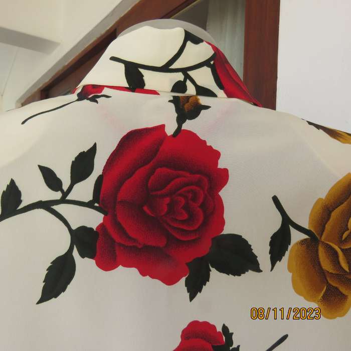 Rich cream with bold red-gold rose print 2 pc outfit size 42. Permanent pleated skirt.