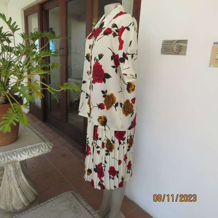 Rich cream with bold red-gold rose print 2 pc outfit size 42. Permanent pleated skirt.