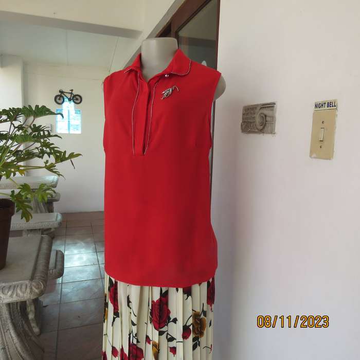 DESIGNER Exchange red sleeveless polyester top size 38. Front opening.