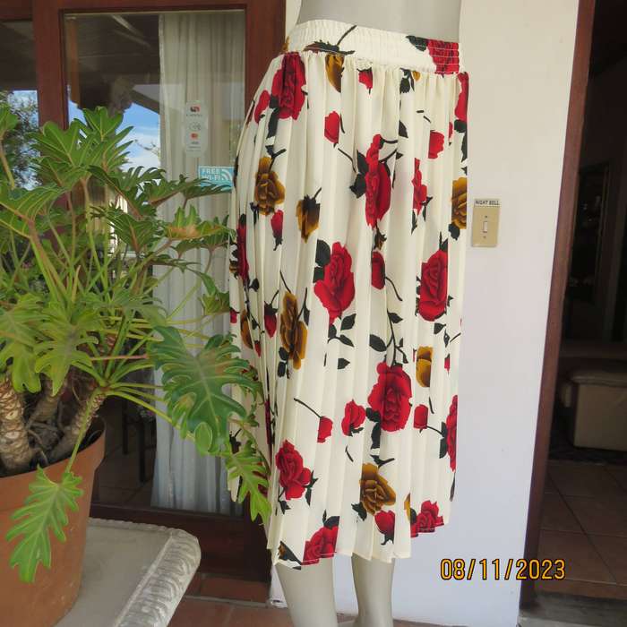 Rich cream with bold red-gold rose print 2 pc outfit size 42. Permanent pleated skirt.