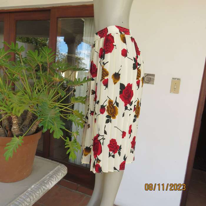 Rich cream with bold red-gold rose print 2 pc outfit size 42. Permanent pleated skirt.