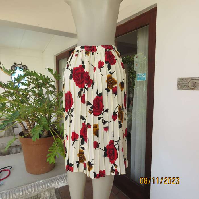 Rich cream with bold red-gold rose print 2 pc outfit size 42. Permanent pleated skirt.