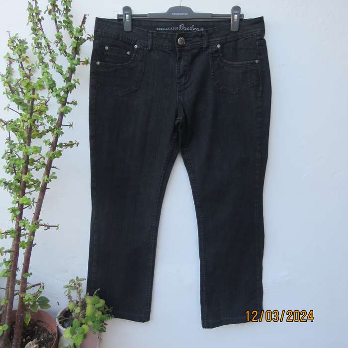 NEWS dark navy denim jeans in polycotton stretch. Bootleg. Size 42. As new