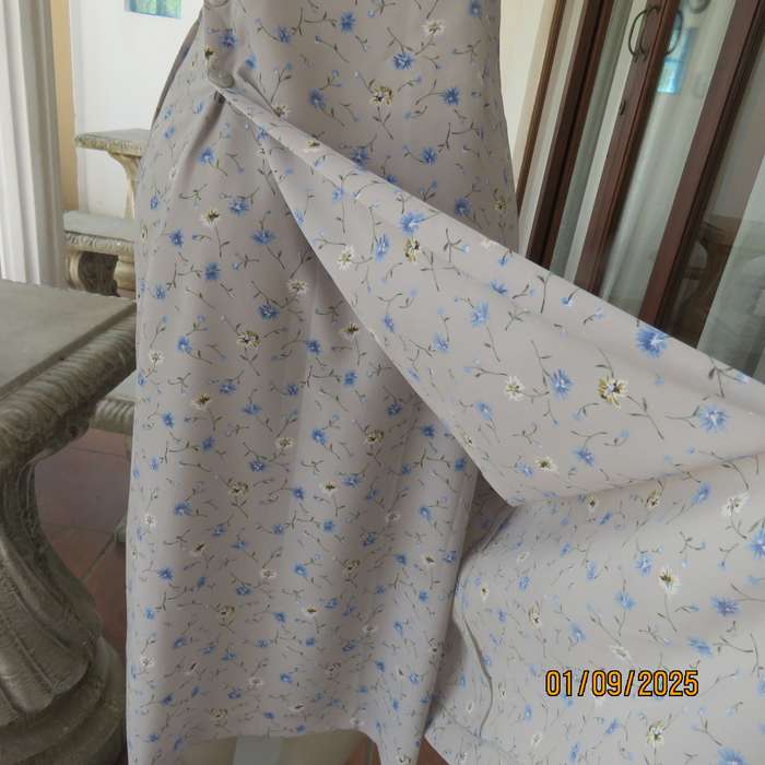 Unique silver grey with blue-white tiny flower pattern polyester dress. Size 35. Low back