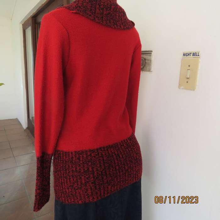 MODERN Dynasty red acrylic knit sweater. Black-red mottled poloneck and ribbings. Size 34-36