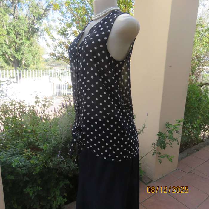 MAURICES navy-white polkadot button down top in sheer polyester. Size 33.