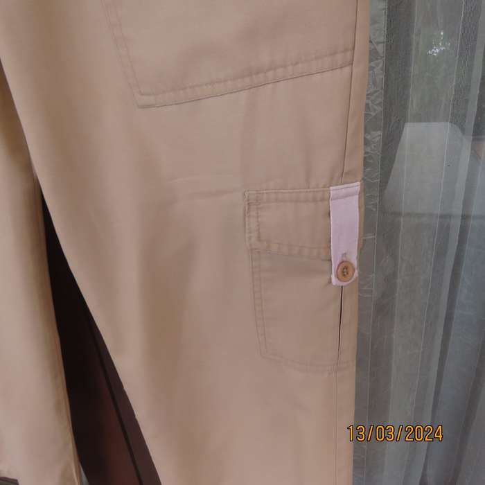 Rich cream polycotton cropped low rise pants. Petite size 34. As new condition