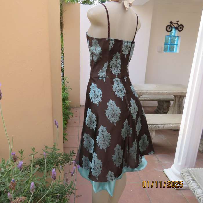 BOUTIQUE made brown brocade dress with light turquoise baroque design and underlayer.Size 36.As new