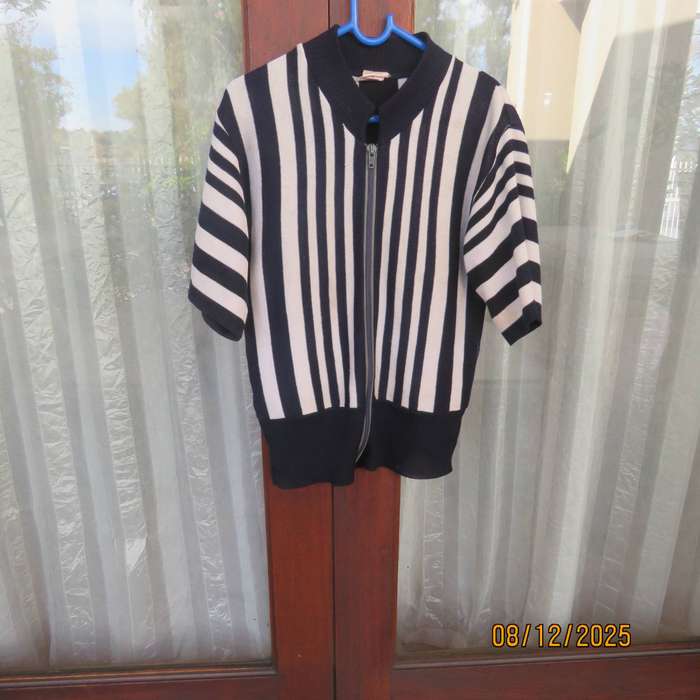 Navy-white vertical striped acrylic knit zip-up short sleeve top. Girl size 13 to 14 years old