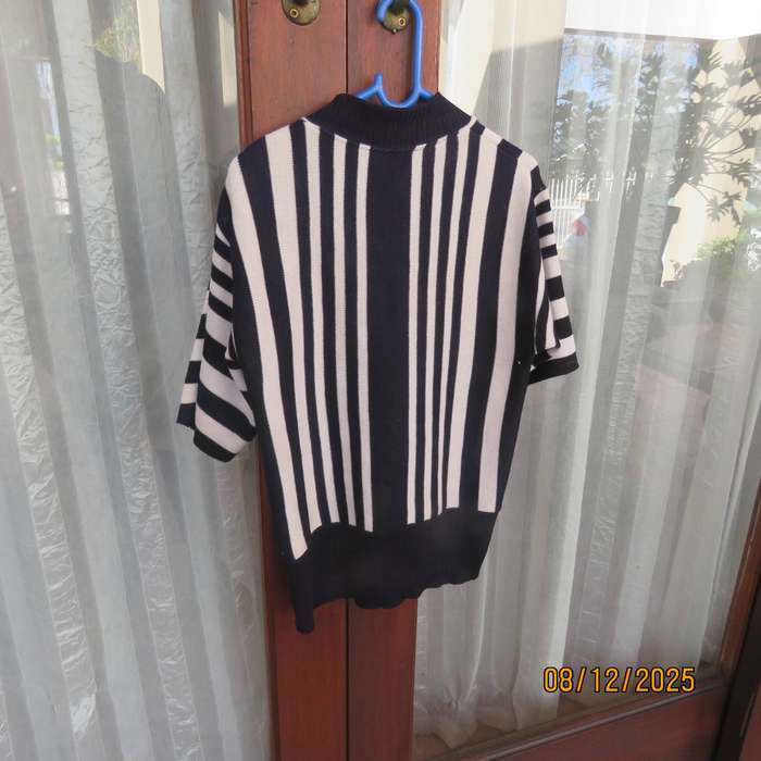 Navy-white vertical striped acrylic knit zip-up short sleeve top. Girl size 13 to 14 years old