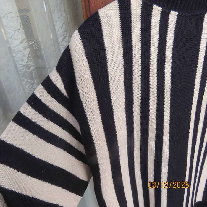 Navy-white vertical striped acrylic knit zip-up short sleeve top. Girl size 13 to 14 years old