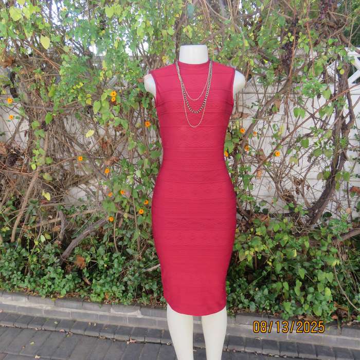 Maroon bodycon slip over embossed stretch polyester size 30 dress.