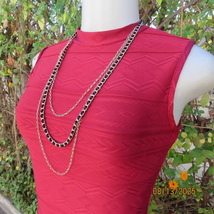 Maroon bodycon slip over embossed stretch polyester size 30 dress.