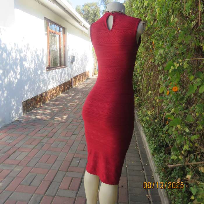 Maroon bodycon slip over embossed stretch polyester size 30 dress.