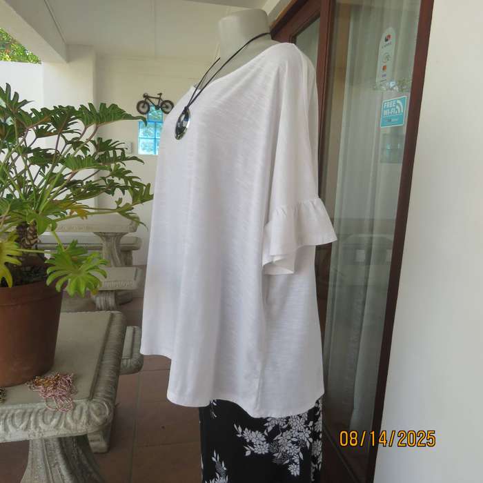 DAVID JONES white slip over size 48 top in cotton-modal blend.