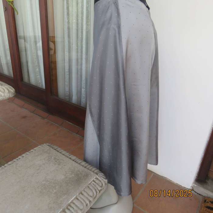 Silver grey paneled skirt in 2 shades with black waistband. Size 40. In satin