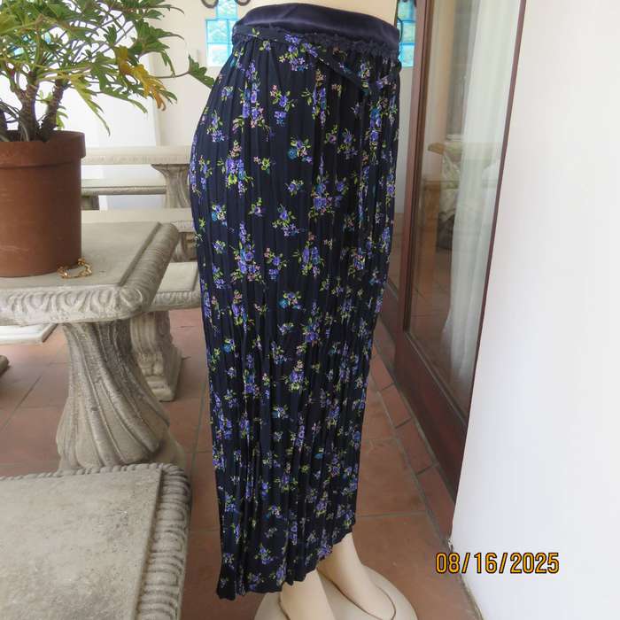 Navy maxi permanent pleated skirt with blue-lilac posies. Flat front. Size 40-42
