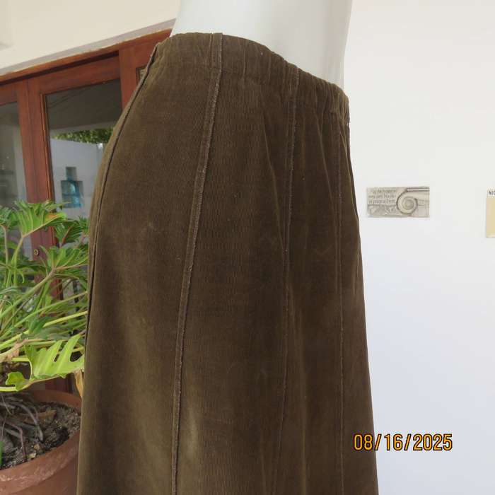 Choc brown a-line paneled corduroy skirt with elasticated waist. Size 42