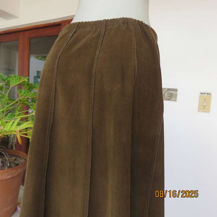 Choc brown a-line paneled corduroy skirt with elasticated waist. Size 42