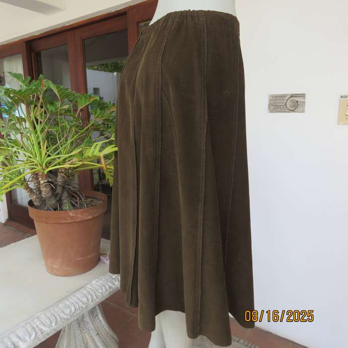Choc brown a-line paneled corduroy skirt with elasticated waist. Size 42