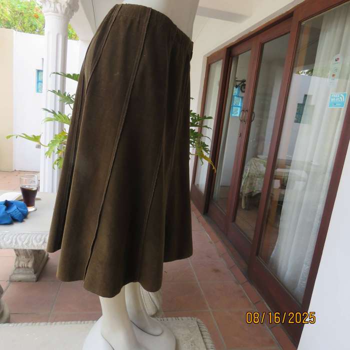 Choc brown a-line paneled corduroy skirt with elasticated waist. Size 42