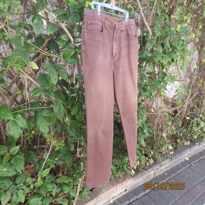 UZZI slim golden brown jeans in size 36. Italian fabric. Used a lot.