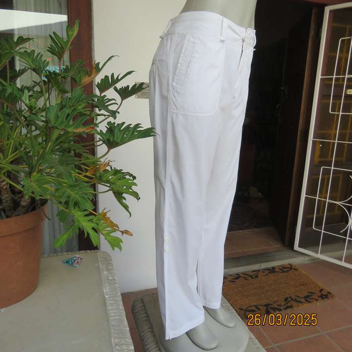 WOOLWORTHS snow white 100% cotton casual size 36 pants. Pockets back-front.