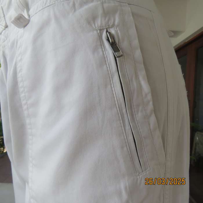 WOOLWORTHS snow white 100% cotton casual size 36 pants. Pockets back-front.