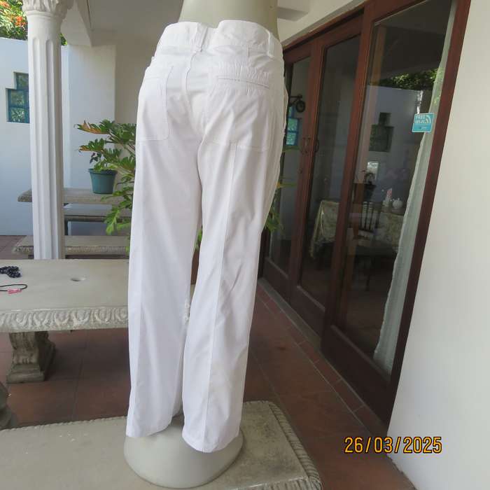 WOOLWORTHS snow white 100% cotton casual size 36 pants. Pockets back-front.