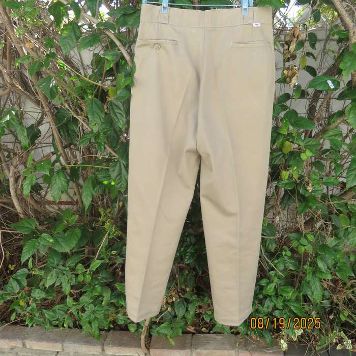 DICKIES dark beige straight legged men's pants in cotton. Size 32.