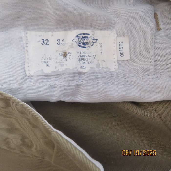 DICKIES dark beige straight legged men's pants in cotton. Size 32.