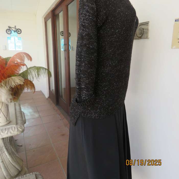 WWW black and silver acrylic-lurex knit slip over top. Day-evening wear. Size 32