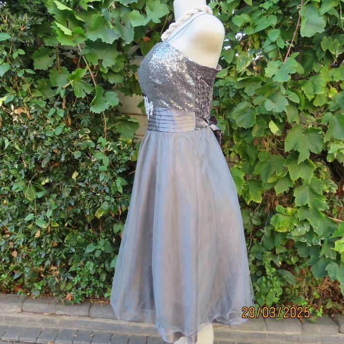 GERANO silvergrey evening dress with sequin bust area. Wide tulle bottom Size 40