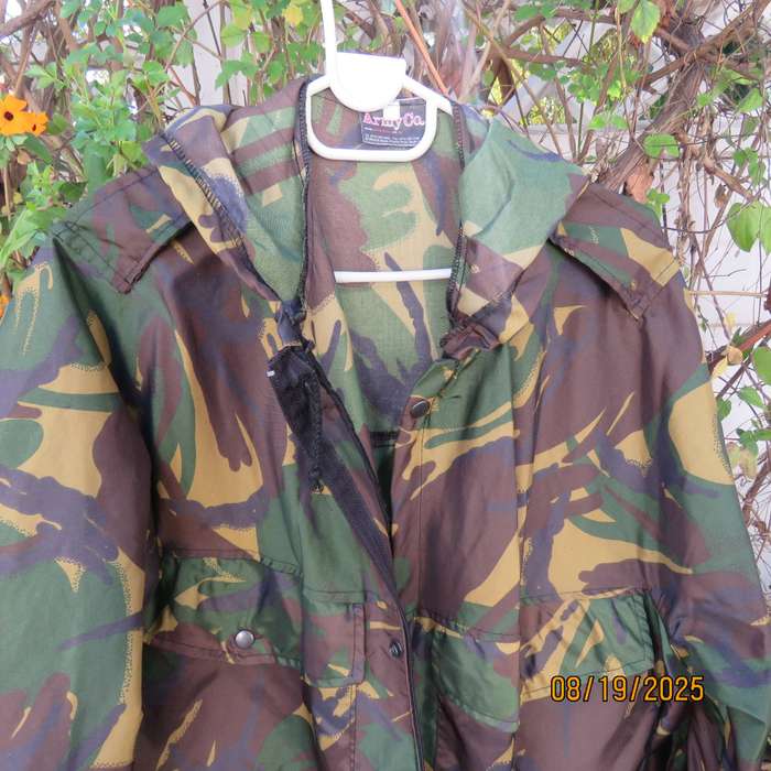 ARMY Co long camo rain jacket with hood and drawstrings. Size 3XL.