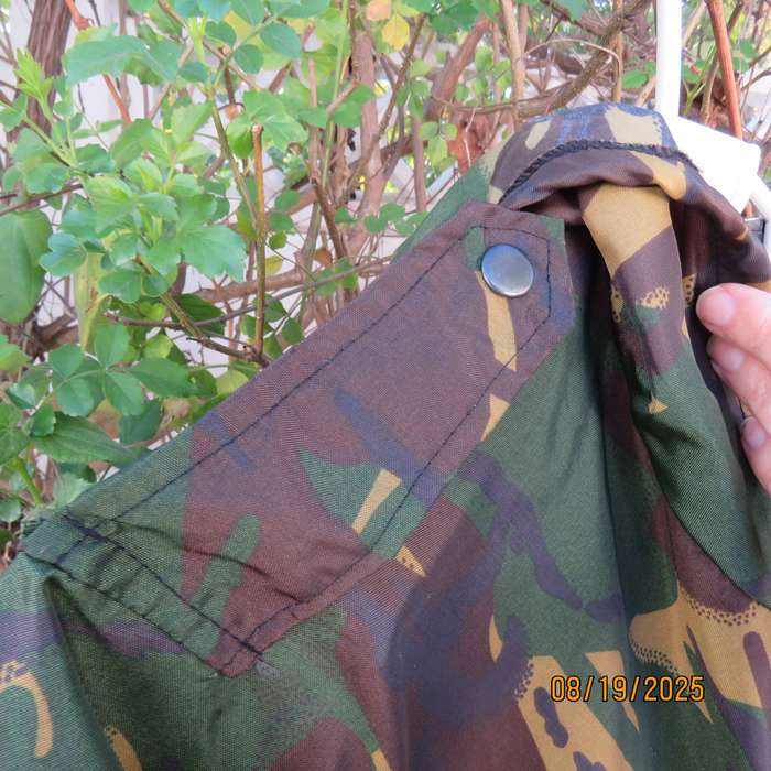 ARMY Co long camo rain jacket with hood and drawstrings. Size 3XL.