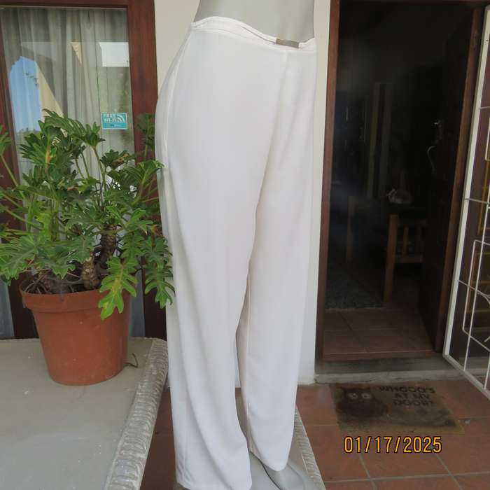 Amazing light cream dress pants with straight legs size 34. Narrow waistband. Zip at back. As new