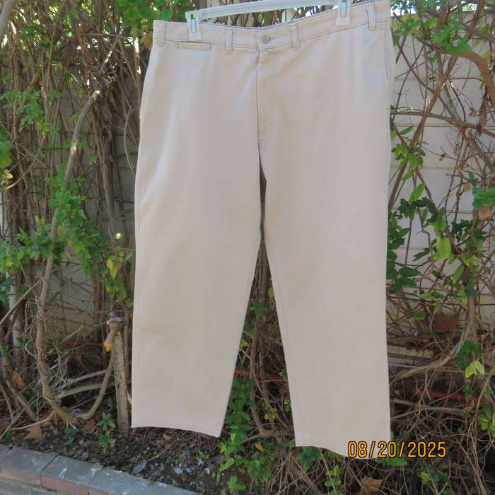 Beige pure cotton chino men's pants size 40. Flat front. Pockets sides-back.