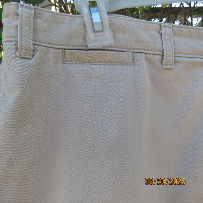 Beige pure cotton chino men's pants size 40. Flat front. Pockets sides-back.