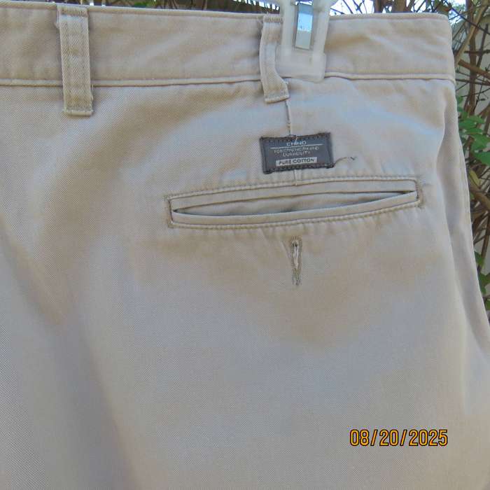 Beige pure cotton chino men's pants size 40. Flat front. Pockets sides-back.