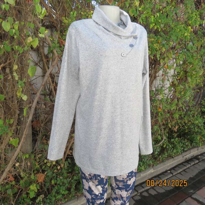 Silvergrey warm polyester stretch long sleeve top. Unique collar. Size 40-42.