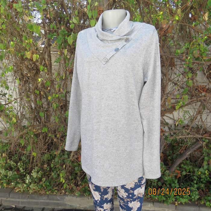 Silvergrey warm polyester stretch long sleeve top. Unique collar. Size 40-42.
