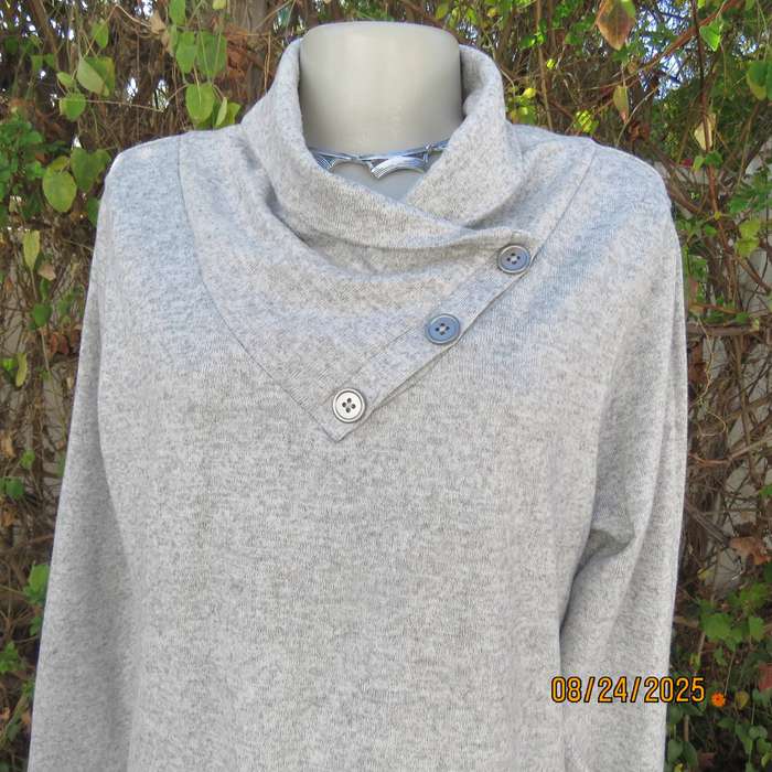 Silvergrey warm polyester stretch long sleeve top. Unique collar. Size 40-42.