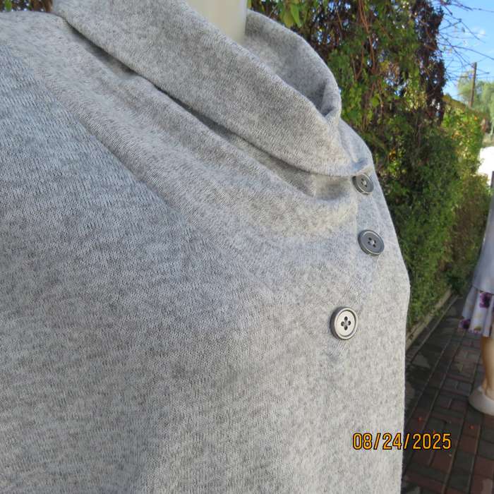 Silvergrey warm polyester stretch long sleeve top. Unique collar. Size 40-42.