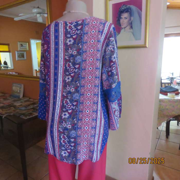 CATO slip over top with vertical floral lines in blue-pink-maroon. Size 42.