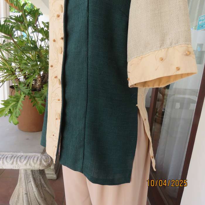 Boutique made woven polycotton beige - juniper green short sleeve top. Size 35.