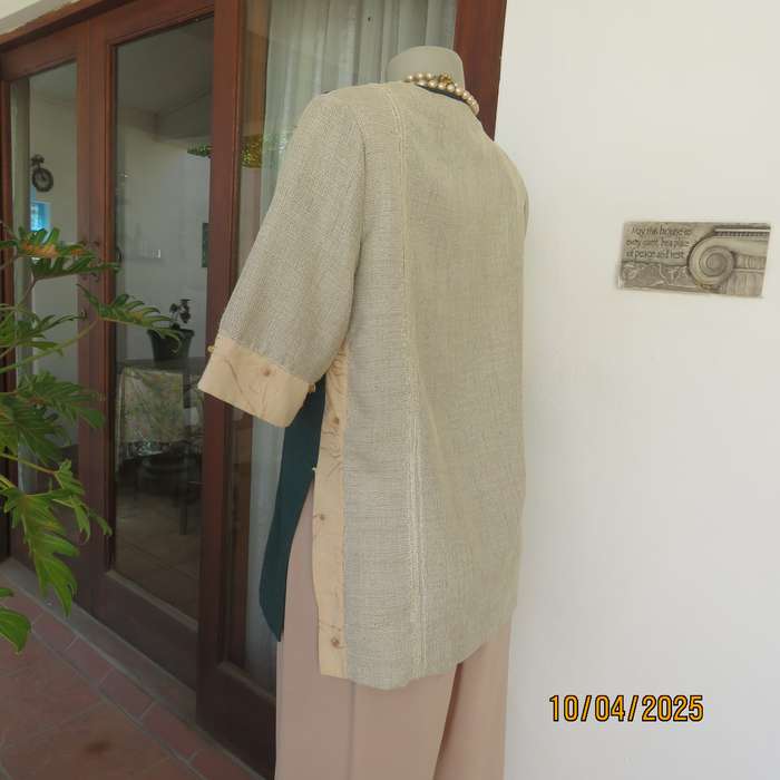 Boutique made woven polycotton beige - juniper green short sleeve top. Size 35.