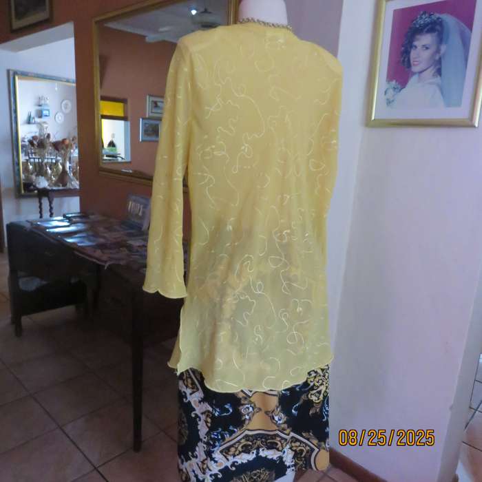 Golden yellow slightly creased embroidered polyester long top. Size 40