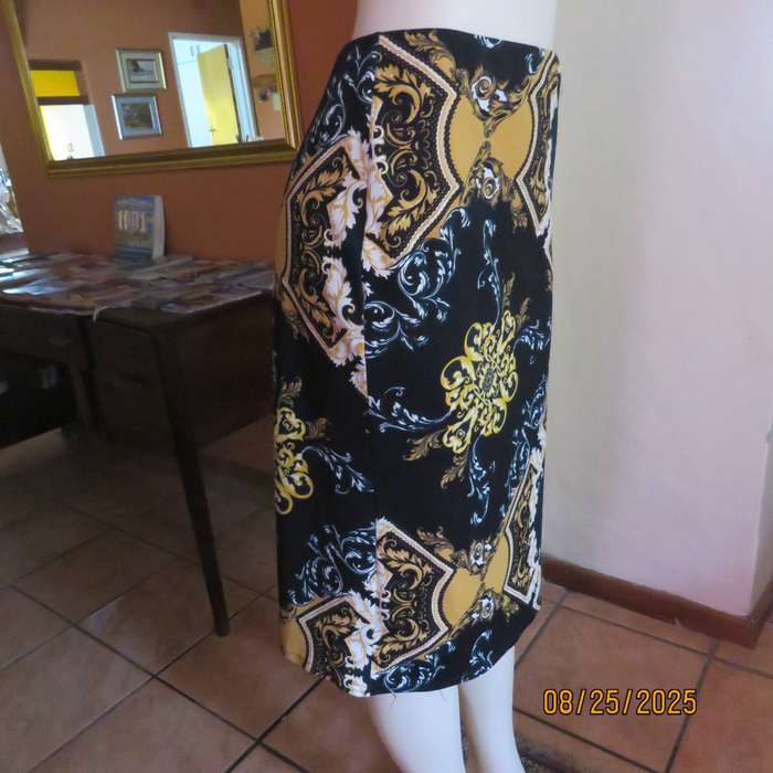 JUDY'S Pride baroque printed bodycon stretch polyester skirt in black-mustard-white. Size 42