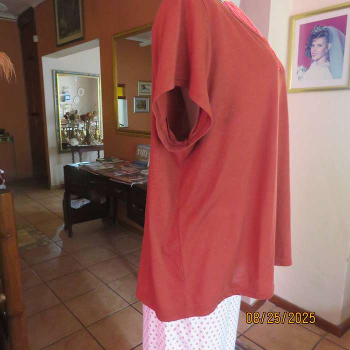 Brick colour capped sleeve polyester stretch slip over V neck top size 46.
